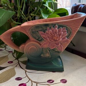 Roseville Waterlily Planter /Modern Cornucopia Brown 176-6